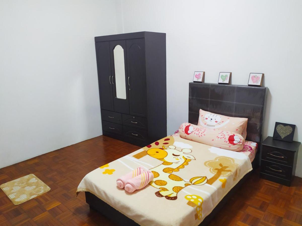 Holiday home Victoria - Next To Shopping Complex & Large Car Park Area With Autogate Sibu