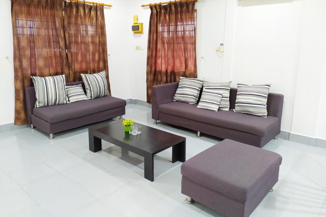 Victoria - Next To Shopping Complex & Large Car Park Area With Autogate Holiday home Sibu