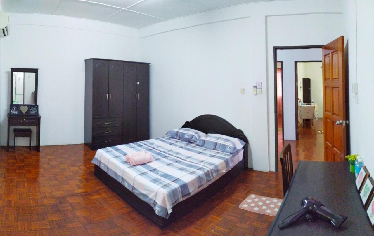 Victoria - Next To Shopping Complex & Large Car Park Area With Autogate Sibu